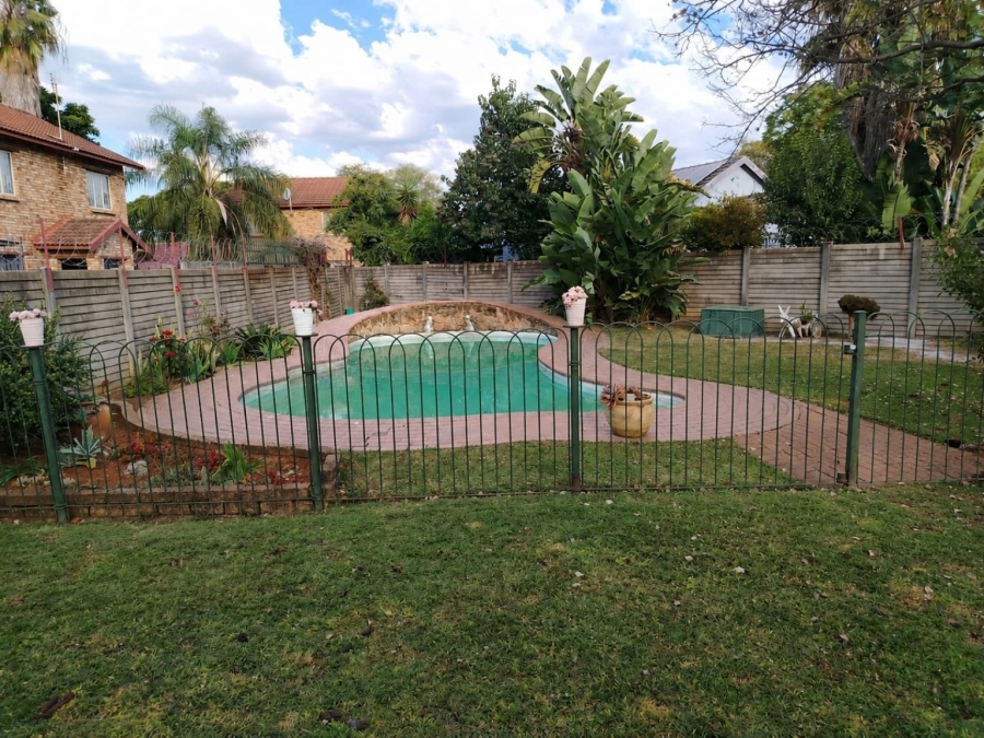 4 Bedroom Property for Sale in Oos Einde North West